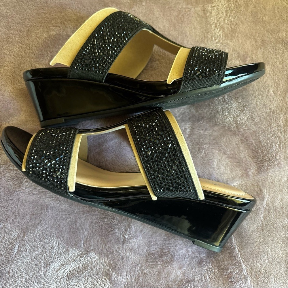 Bandolino BNILUVIT2 Black Rhinestone Wedge Sandals T-Strap Mules Womens 6M - Picture 9 of 10
